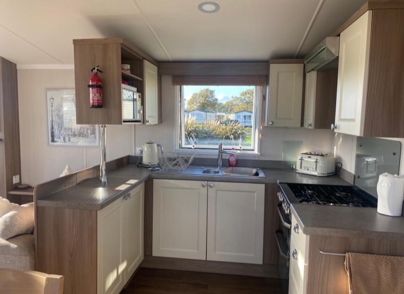 Caravan Church Farm Holiday Village Pagham Esterno foto